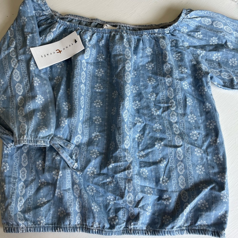 Girls 3/4 sleeve top.